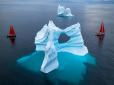 Тут постійно дрейфують тисячі айсбергів: Дивовижні світлини чудернацьких глиб льоду біля берегів Гренландії