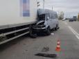 Маршрутка влетіла у вантажівку в Запоріжжі, є жертви (відео)