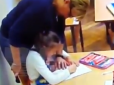 Скрепна наука: На Росії вчителька била дітей на уроці (відео)