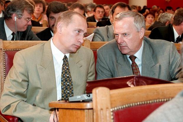 Володимир Путін і Анатолій Собчак в 1990-х. Фото: vladtime.ru.