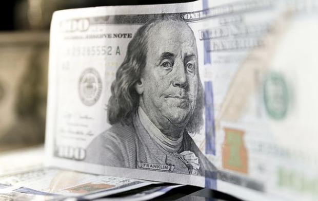 НБУ опустив курс долара нижче 25 гривень