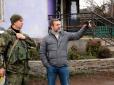 Хіти тижня. Голова Луганської ОДА особисто відправився до Золотого, щоб зняти російські прапори