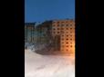 Склався за лічені секунди: У Росії обвалився 9-поверховий гуртожиток (відео)
