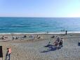 Такого не було навіть влітку: Кримські пляжі посеред осені заполонили відпочиваючі (фото)
