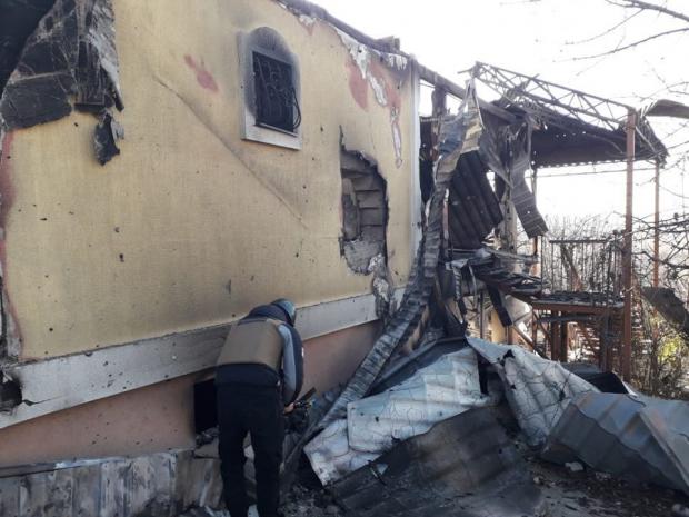 Знищений окупантами будинок в Авдіївці. Фото: прес-служба ООС.