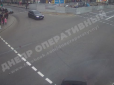 Пекельна аварія на перехресті: У Дніпрі двоє водіїв ледь не повторили 