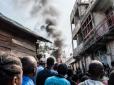 Загинуло 24 людини: У Конго літак впав на житлові будинки (відео)