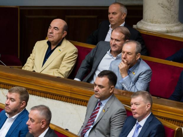 Медведчук і Ко підготували свій законопроект. Фото: РБК.