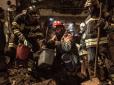 Рятувальники продовжують пошукові роботи після пожежі в одеському коледжі (фото, відео)