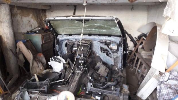 У такому вигляді поліцейські виявили Volkswagen Touareg в гаражі матері Геннадія А.