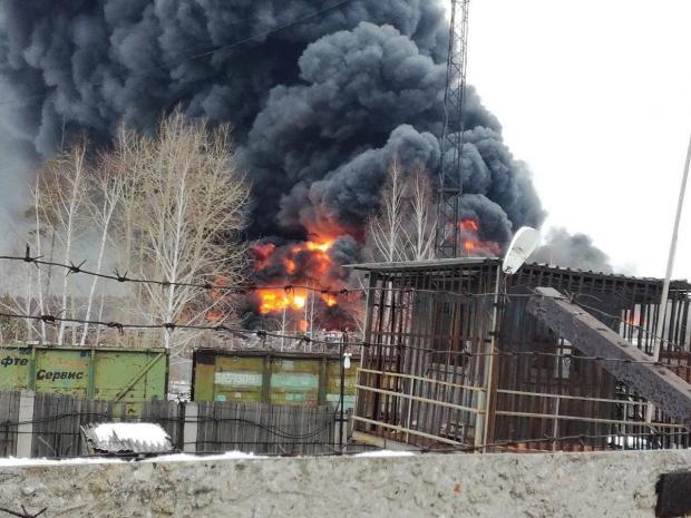 Пожежа на заводі лакофарбових виробів. Фото: соцмережі.