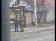 Хильнув зайвого? На Київщині п’яний чоловік обстріляв колону військових (фото)