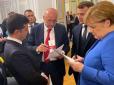 Макрон і Меркель тиснули на Зеленського: Нові подробиці закулісся 
