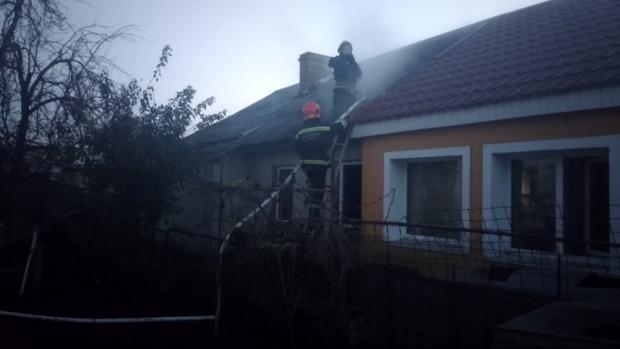 Загорання будинку помітили сусіди. Фото: ck.dsns.gov.ua.
