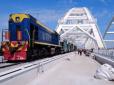 Путін запустив потяг по Кримському мосту: Військовий вказав на небезпеку для України