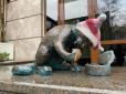 Чарівні створіння: В Одесі відкрили ще один пам'ятник коту, цього разу - любителю кільки в томаті