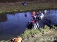 Водій загинув: Під Черніговом авто на великій швидкості звалилося у річку (фото)