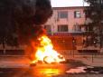 Друга Врадіївка: На Херсонщині палають шини під відділком поліції (фото, відео)