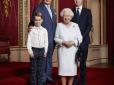 В оточенні принців: Королева Елизавета ІІ предстала на новому портретному фото