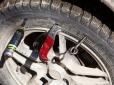 Заради безпеки: Старі шини проколюватимуть прямо на техогляді