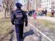 На Росії збоченець прикидався поліцейським і проводив 
