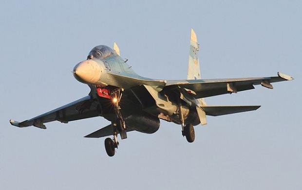 ЗСУ отримали новий літак винищувач Су-27УБ