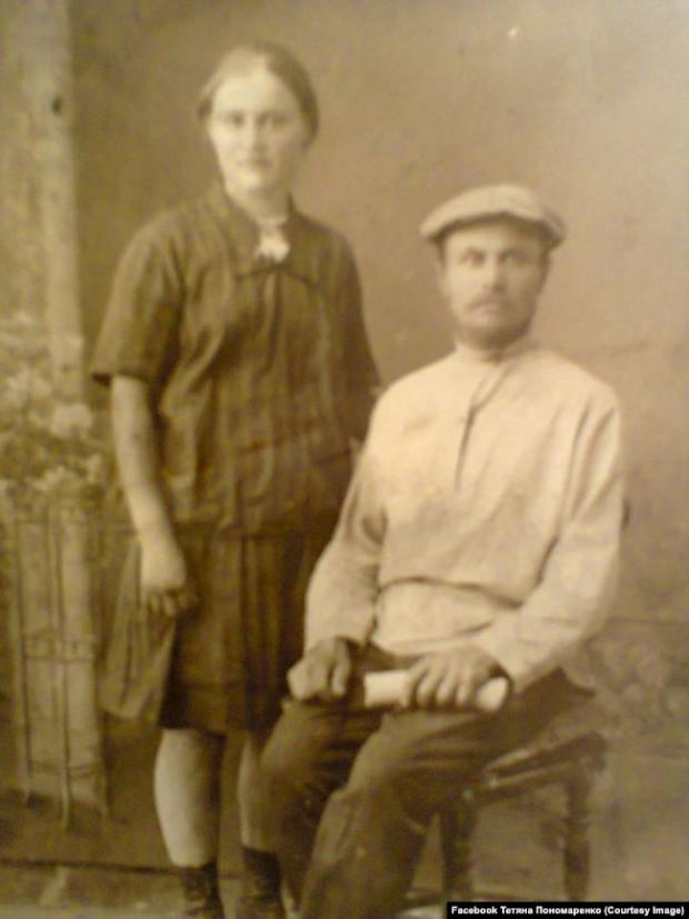 Розкуркулені: Никон Іванович Порох із дочкою Настею. Фото – між 1930-32 роками