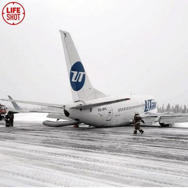 НП з пасажирським Boeing 737 у Росії. Фото: Telegram-канал Life Shot.