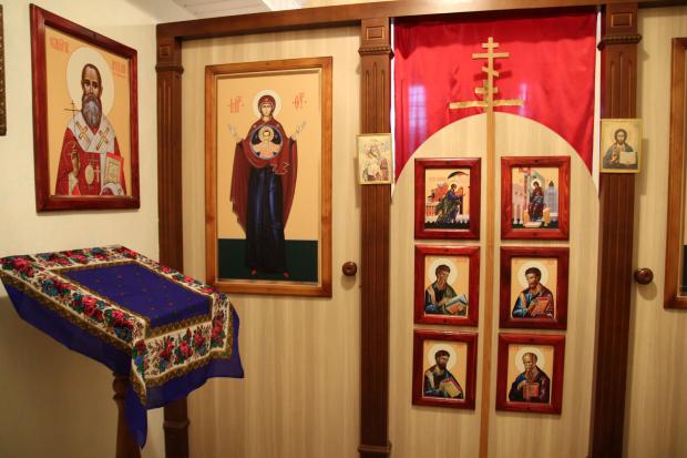 В "восьмерке" есть молельная комната для православных. Заключенных посещают представители разных религий и конфессий, не запрещенных в Украине