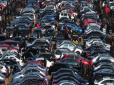 Більш ніж на 90%: Коронавірус обвалив продажі авто в Китаї