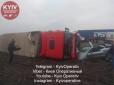 Багато загиблих: На Київщині вантажівка розчавила авто (фото)