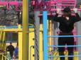Діти в облозі: У Києві малечі заборонили користуватися дитячими та спортивними майданчиками