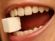 Стоматологи назвали незвичні причини пожовтіння зубів