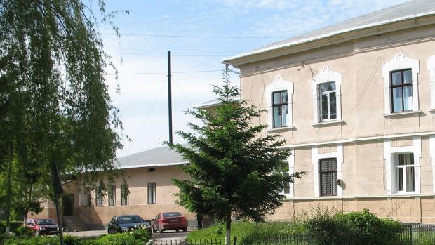 Районна лікарня у Монастириську. Фото: Вікімапія.