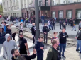 З архіву ПУ. Бунт у Владикавказі: Люди жбурляють у російський ОМОН каміння, силовики тікають (відео)