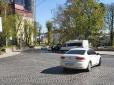 У Львові невідомі обстріляли автомобіль волонтера, який розвозив продуктові набори для нужденних (фото)