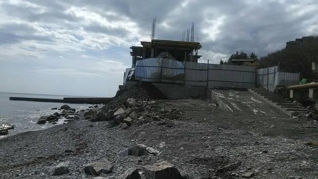 Забудова пляжу "Еврика" під Алуштою. Роксолана Крим