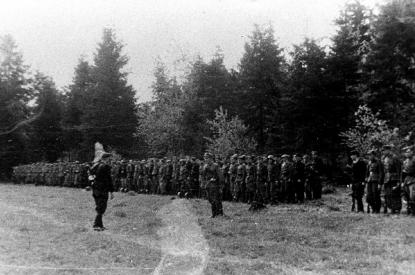 Курсанти старшинської школи "Олені" перед заприсяженням. Вересень 1944 р. Архів ЦДВР