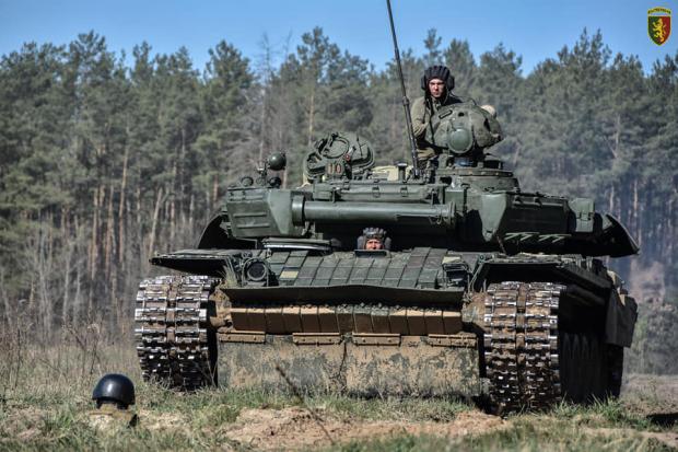 Модернізовані танки Т-72 на озброєнні 24-ї оМБр