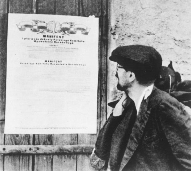 В июне 1944 года комитет национального освобождения Польши, основанный коммунистами страны в Москве, издал манифест, которым провозгласил себя единственным органом исполнительной власти на освобожденной от немцев территории. Члены комитета активно отстаивали вхождение довоенных восточных польских земель в состав СССР