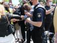 В Одесі проросійські активісти напали на журналістку через зауваження про георгіївську стрічку (фото)
