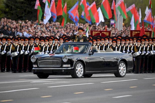 Міністр оборони Білорусі Віктор Хренін на параді в Мінську