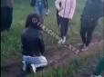 На Харківщині підлітки влаштували розправу над дівчиною з інвалідністю, знімаючи все на відео