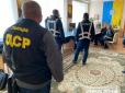 Вибивали неіснуючі борги: У Києві затримали банду рекетирів