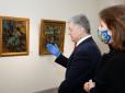 Секретна спецоперація Зеленського та ексадвоката Януковича завершилася фарсом: Слідчі ДБР, не заставши Порошенка в музеї, спробували випхнути повістку... його дружині