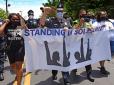 Масові заворушення у США: Поліція переходить на бік мітингувальників (фото)