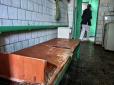 Шланг замість душу і брудна білизна: Волонтери показали фото обсервації на Луганщині