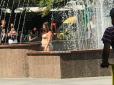Спека зводить з розуму: Гола жінка залізла у фонтан у центрі міста (фотофакт)
