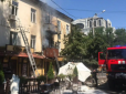 Люди опинилися на вулиці в піжамах та без грошей: В Одесі пожежа знищила 8 квартир