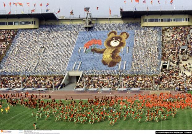 Церемонія відкриття Ігор на центральному стадіоні імені Леніна в Москві 19 липня 1980 року. За кілька місяців до старту Олімпіади Радянський Союз вторгся в Афганістан
